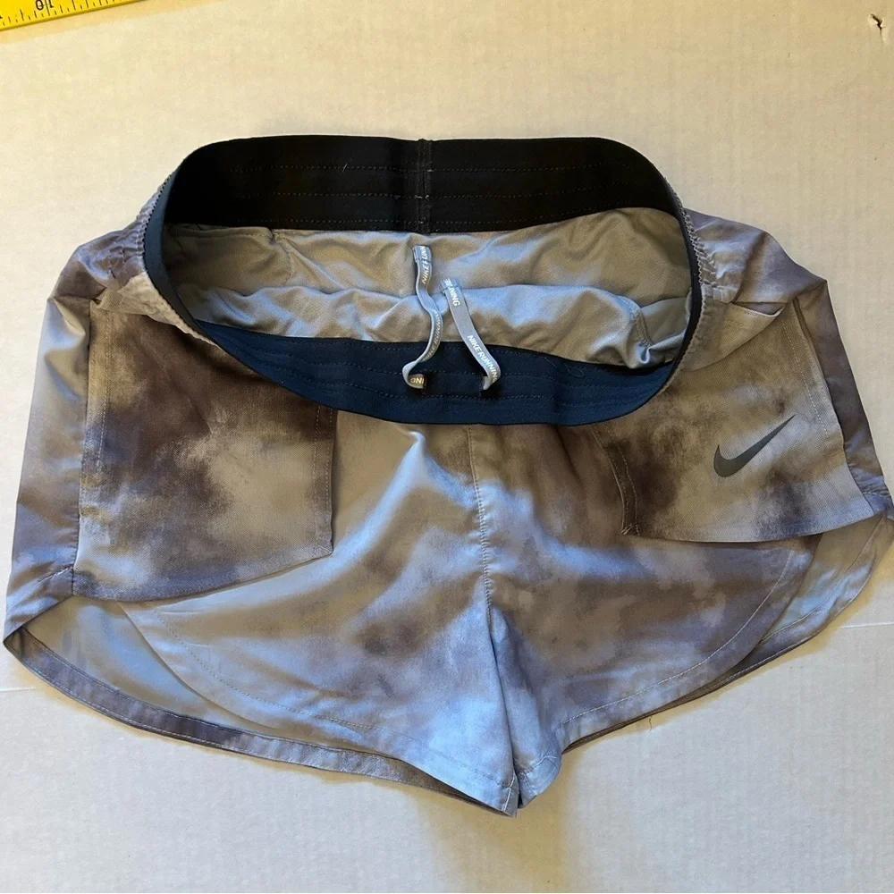 Nike women’s Tempo Luxe Icon Clash lined running shorts Lightweight Sz-XS. T9